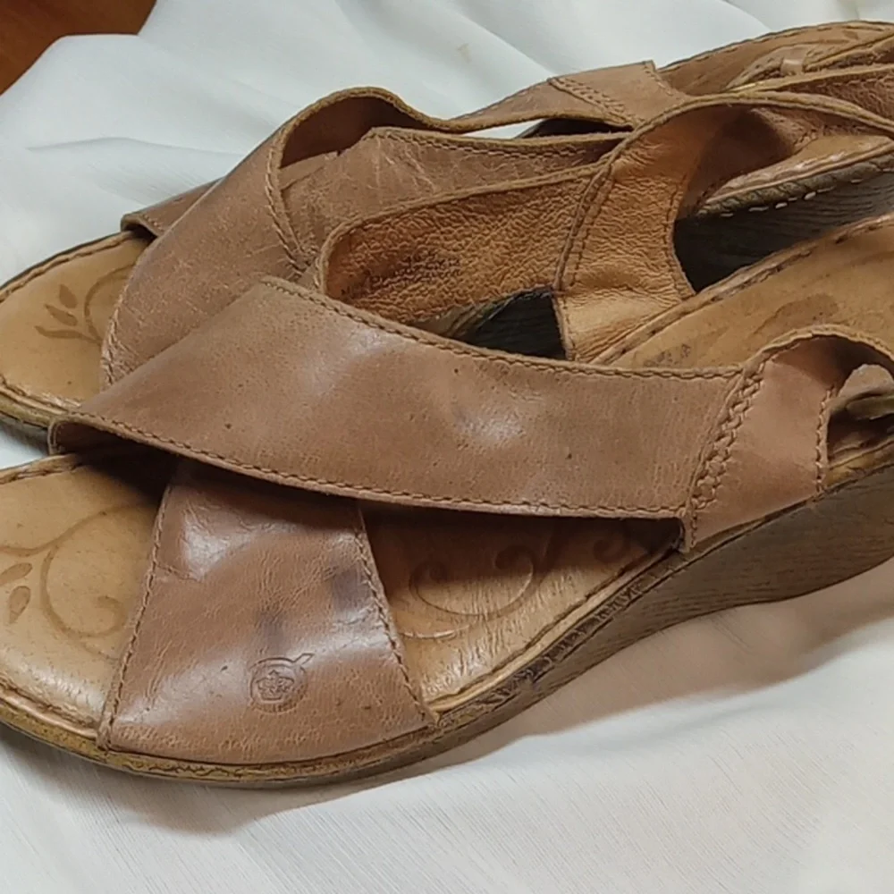 Born women's leather tan sandal wedge size 9